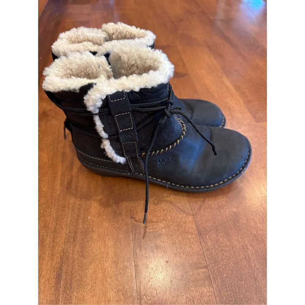 Women’s UGG warm lined leather boots